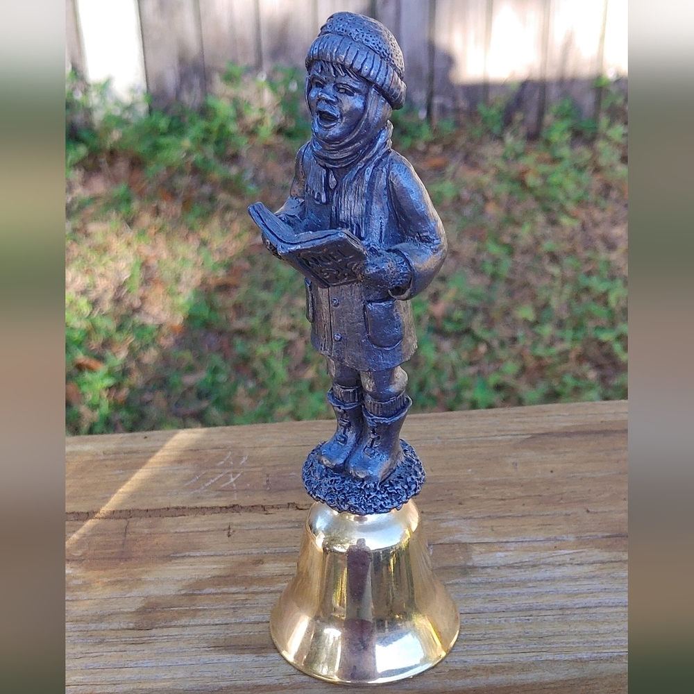 Michael Ricker The Caroler Boy Bell - Picture 9 of 9